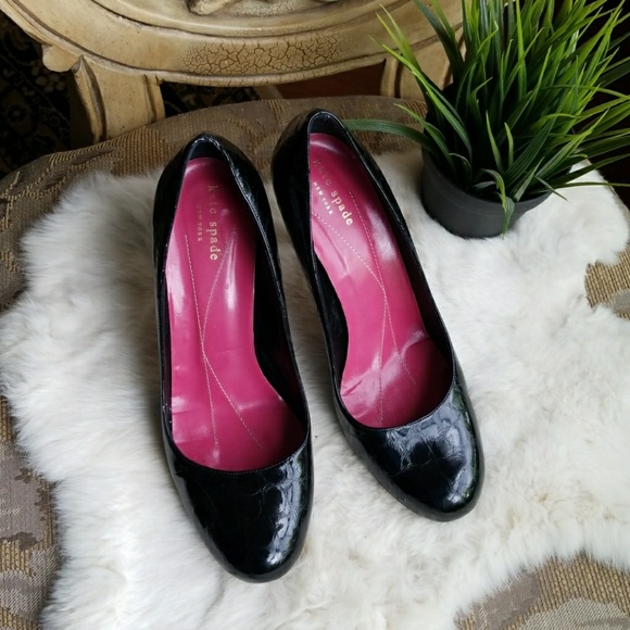 kate spade Shoes - Kate Spade croc embrossed pumps
